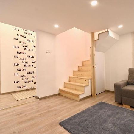 Cute Gallery Flat In Kiraly Street Boedapest Buitenkant foto