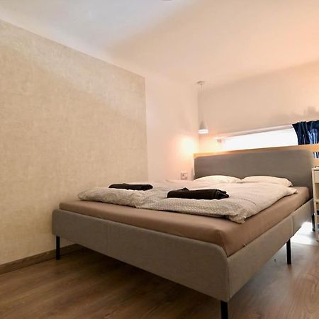 Cute Gallery Flat In Kiraly Street Boedapest Buitenkant foto