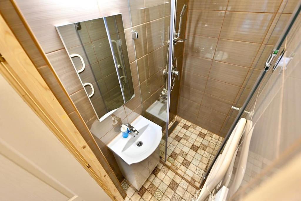 Cute Gallery Flat In Kiraly Street Boedapest Buitenkant foto