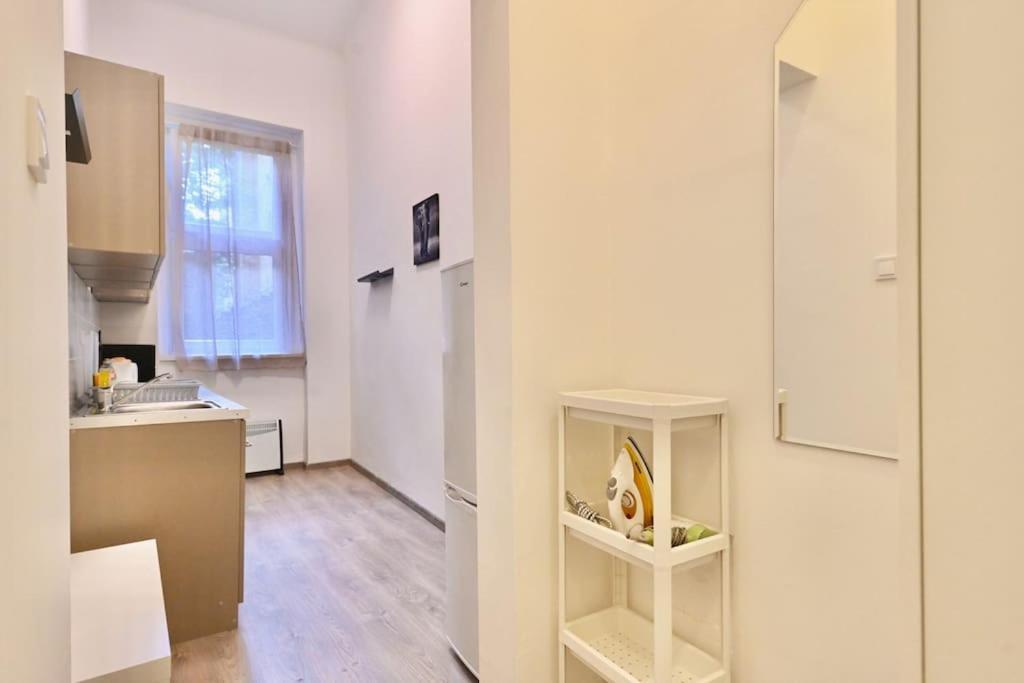 Cute Gallery Flat In Kiraly Street Boedapest Buitenkant foto