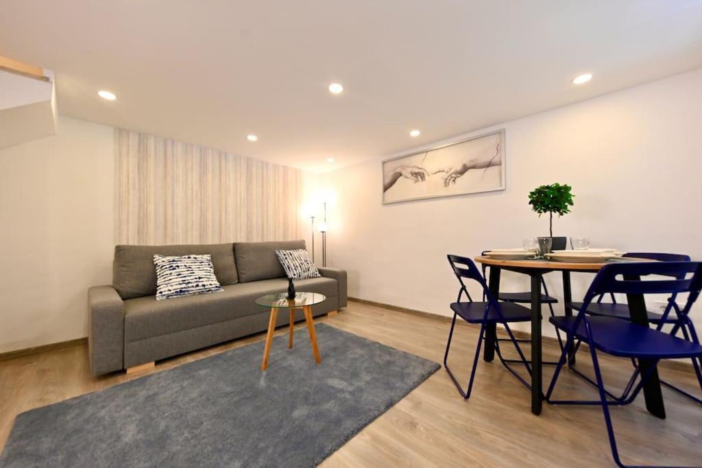 Cute Gallery Flat In Kiraly Street Boedapest Buitenkant foto